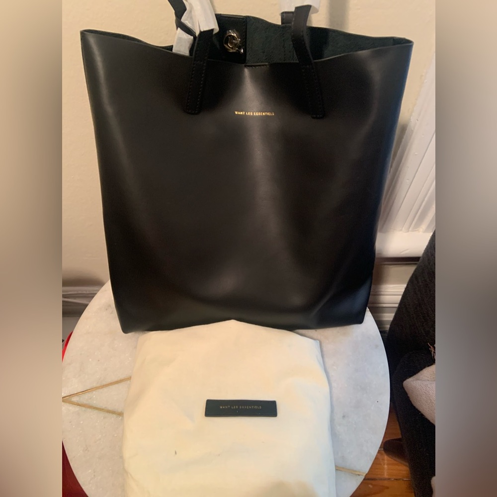 BRAND NEW WANT LES ESSENTIELS LOGAN VERTICAL TOTE BLACK
